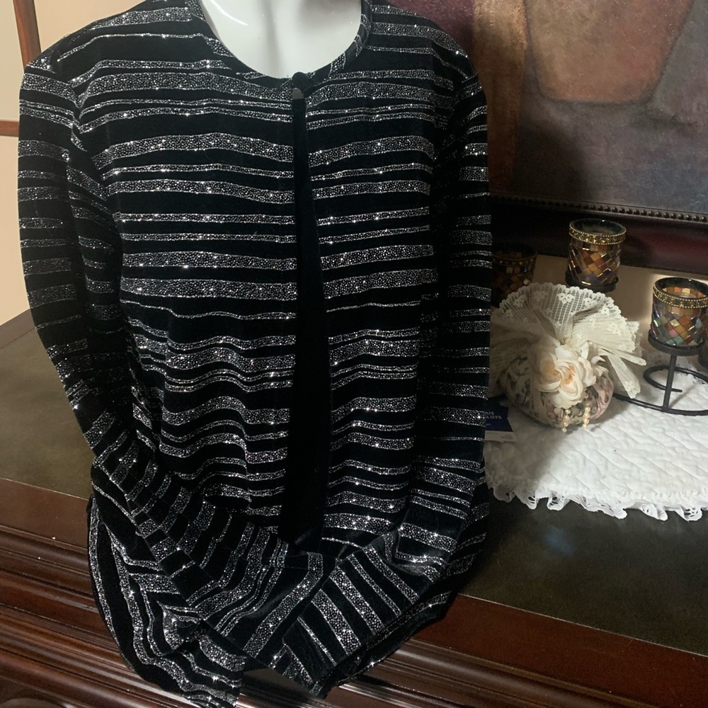 Mirrors  M black & silver sparkle glitter top